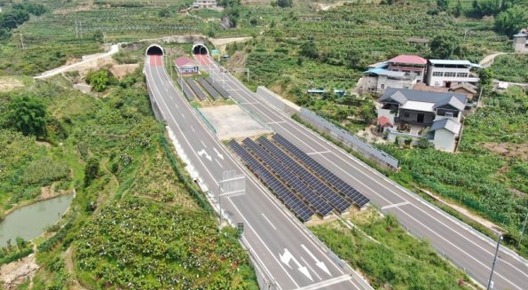 接高速、進(jìn)校園、上車棚……多地“嘗鮮”光伏發(fā)電！政府表態(tài)：將全面推廣光伏應(yīng)用